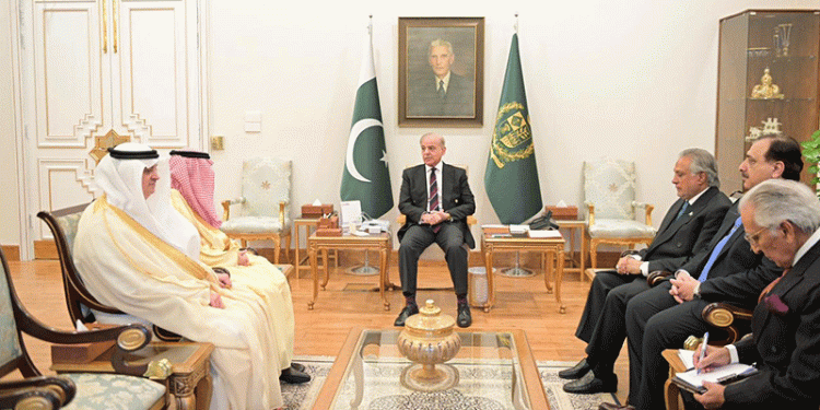 سعودی وزیرخارجہ کی وزیراعظم شہباز شریف سے ملاقات، خادم حرمین شریفین کا پیغام پہنچایا