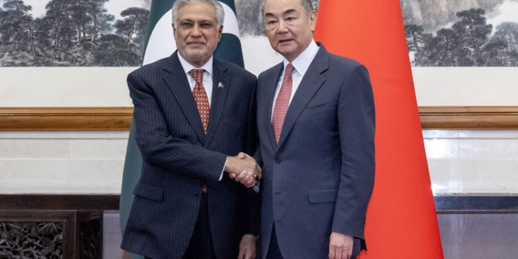 نائب وزیراعظم اسحاق ڈار آج چین روانہ ہوں گے، خطے میں جاری کشیدگی کے تناظر میں دورہ انتہائی اہم