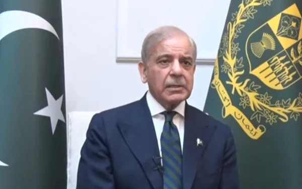 پیٹرول 95، ڈیزل 203 روپے بڑھانے کی سمری مسترد، وزیراعظم کا قیمتیں برقرار رکھنے کا اعلان