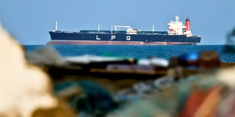 بھارتی بحری جہاز خفیہ راستے سے آبنائے ہرمز سے کیسے فرار ہوا؟