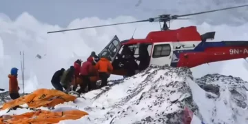 کوہ پیماؤں کو زہر دے کر ریسکیو کا ڈرامہ: ایورسٹ پر کروڑوں ڈالرز کا بڑا فراڈ بے نقاب