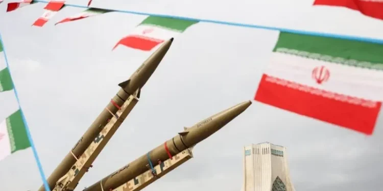 ایران کی خطے میں امریکی تنصیبات، اسرائیل میں فوجی اڈوں پر میزائلوں اور ڈرونز کی بارش