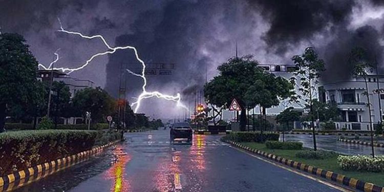 ملک بھر میں گرج چمک کے ساتھ مزید بارشوں کا الرٹ جاری