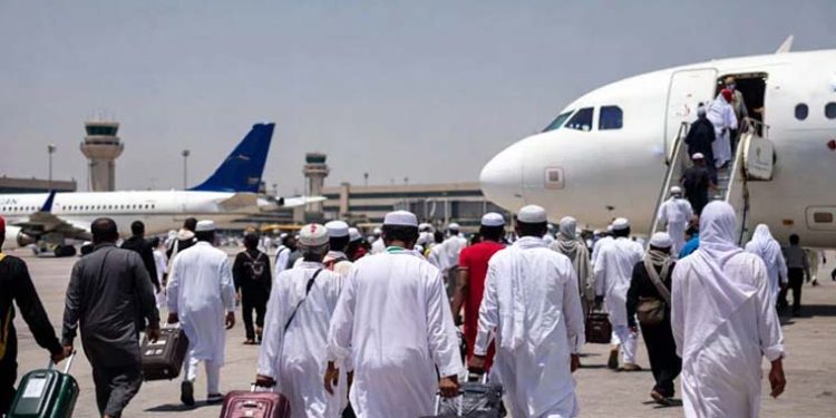 کراچی سے پہلی حج پرواز 160 عازمین کے ساتھ حجازِ مقدس روانہ