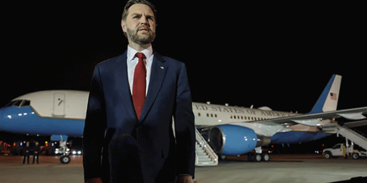 اسلام آباد مذاکرات: جے ڈی وینس کی پرواز کے لیے ’ایئر فورس ٹو‘ کے بجائے ’SAM095‘ کال سائن کیوں استعمال ہوا؟