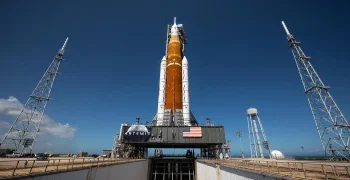 5 دہائیوں بعد انسان دوبارہ چاند کی طرف روانہ، ناسا نے تاریخی آرٹیمس ٹو مشن کامیابی سے لانچ کردیا